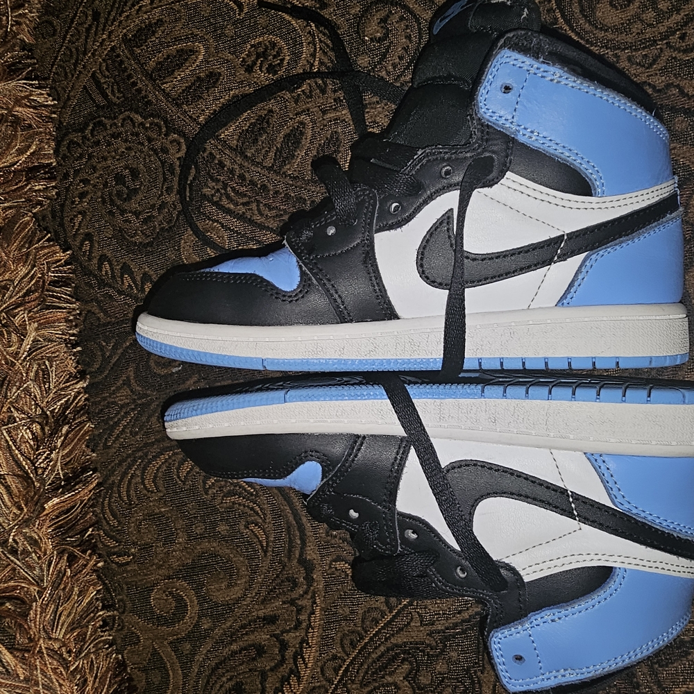 Nike Kids Sneakers - Black, White, and Blue